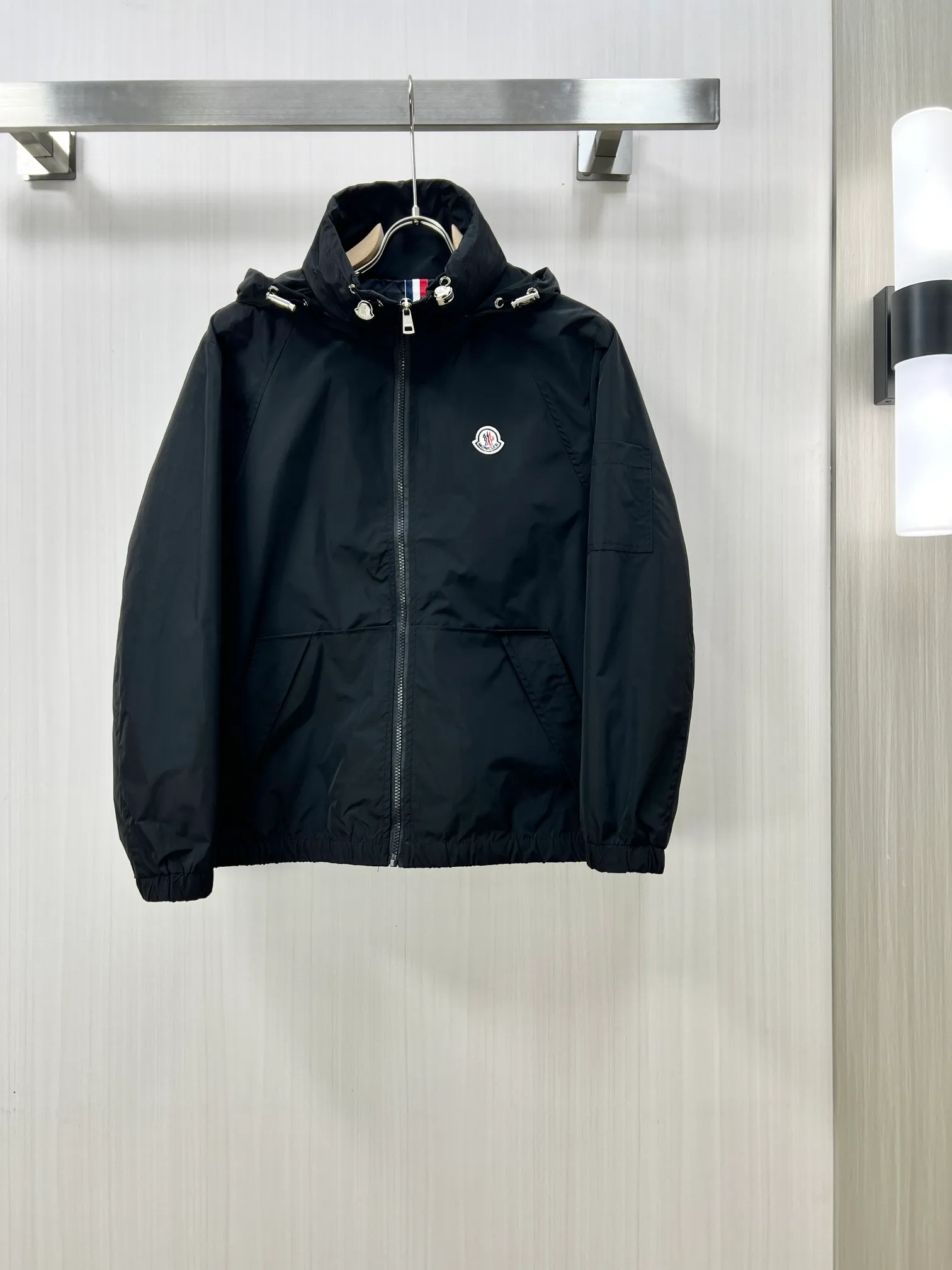 。MONCLER 2026FW ， ， 。 ， 。10 ， ， ， ， 。 ， ， ， ， ， ！ ， ， ， ， 。 ， ， ， 。 ， ！ ， Classic ！ ， ， ， 。 ， 。 HS。Sizes：M-3XL